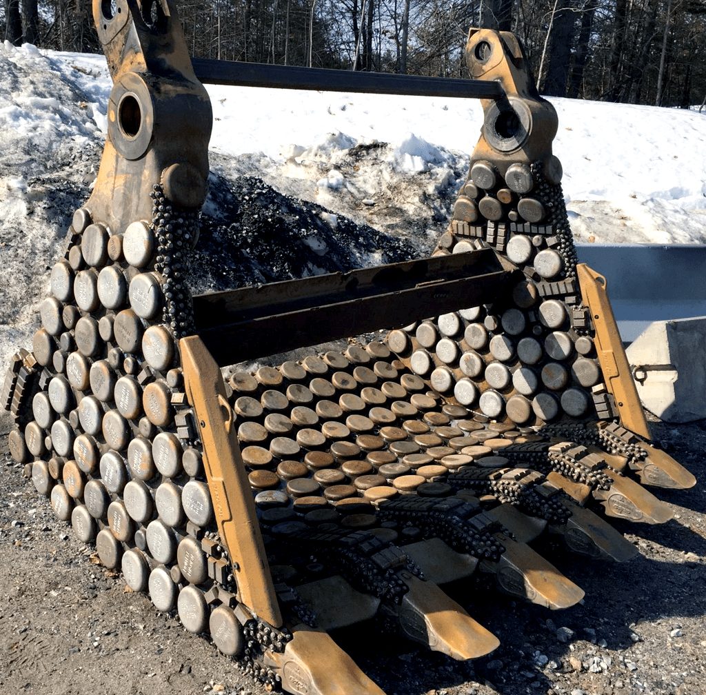 High Chrome White Iron pucks welded on bucket Wear Steel
